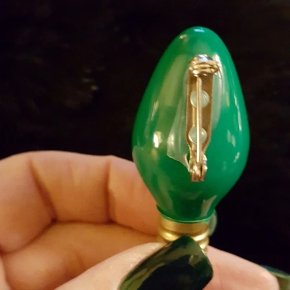 GREEN HANDPAINTED  SANTA‎ LIGHT BULB BROOCH